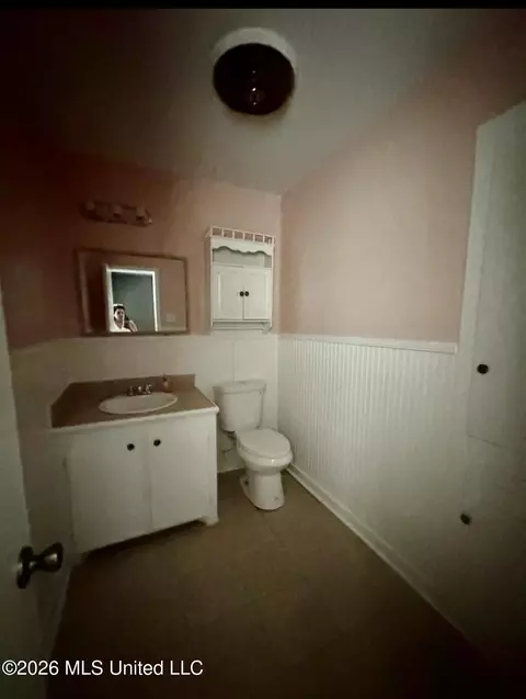 Bath - 112 Kildare Ct, Jackson, MS 39209 photo 2 of 4