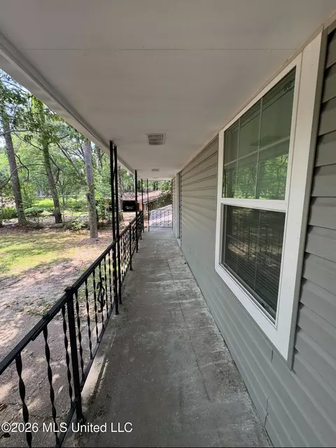 Exterior - 112 Kildare Ct, Jackson, MS 39209 photo 3 of 5