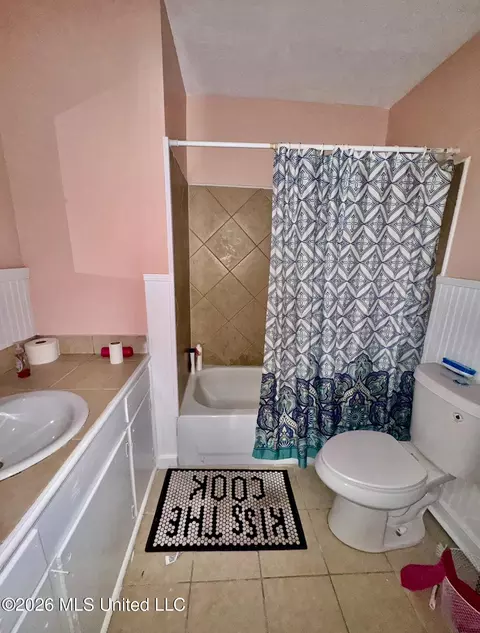 Bath - 112 Kildare Ct, Jackson, MS 39209 photo 1 of 4