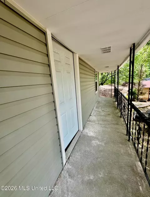 Exterior - 112 Kildare Ct, Jackson, MS 39209 photo 2 of 5