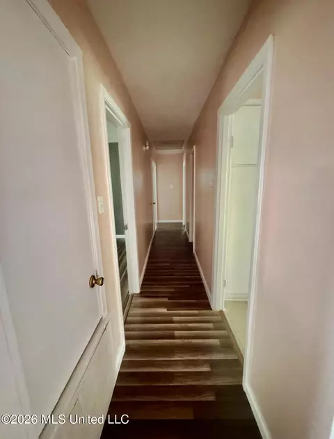 Entry Way - 112 Kildare Ct, Jackson, MS 39209 photo 1 of 3
