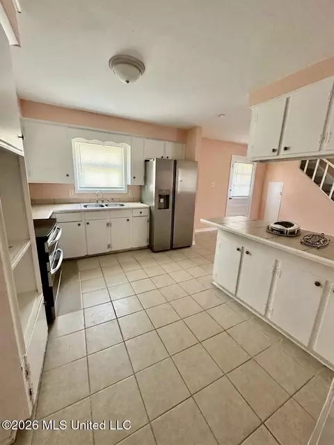 Kitchen - 112 Kildare Ct, Jackson, MS 39209 photo 1 of 2