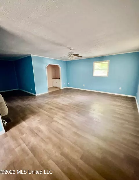 Living - 112 Kildare Ct, Jackson, MS 39209 photo 4 of 5