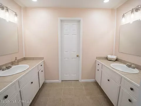 Bath - 112 Kildare Ct, Jackson, MS 39209 photo 3 of 4
