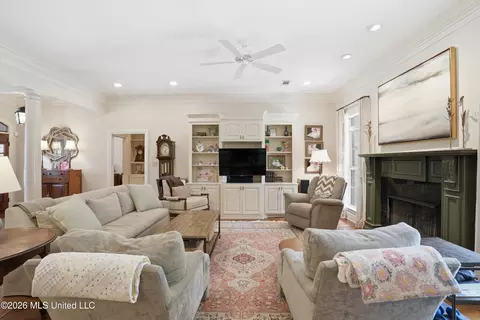 Living - 729 Danforth Dr, Madison, MS 39110 photo 1 of 2