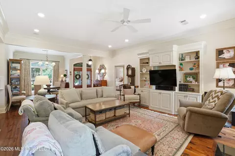 Living - 729 Danforth Dr, Madison, MS 39110 photo 2 of 2