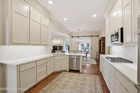 Kitchen - 729 Danforth Dr, Madison, MS 39110 photo 2 of 3