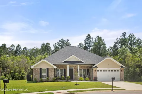6285 Emerald Lk Dr, Biloxi, MS 39532