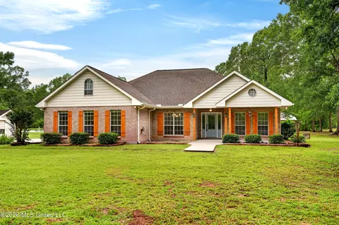 17 Jm Carnell Rd, Poplarville, MS 39470
