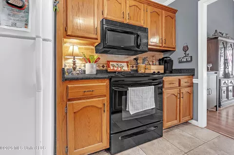 Kitchen - 2184 Shady Grove Cv, Hernando, MS 38632 photo 1 of 3
