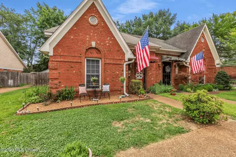 2184 Shady Grove Cv, Hernando, MS 38632