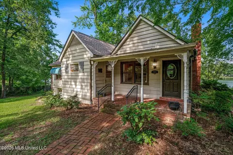 7539 W Shahkoka Dr, Olive Branch, MS 38654