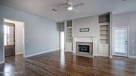 Living - 147 Memory Ln, Madison, MS 39110 photo 3 of 3