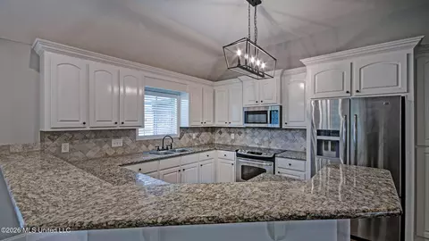 Kitchen - 147 Memory Ln, Madison, MS 39110 photo 2 of 2