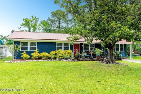 208 Linda Dr, Ocean Springs, MS 39564