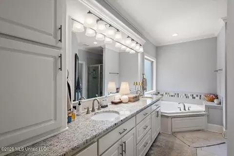 Bath - 120 Murrell Dr, Madison, MS 39110 photo 1 of 5