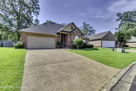 Exterior - 126 W Pinebrook Dr, Brandon, MS 39047 photo 4 of 9