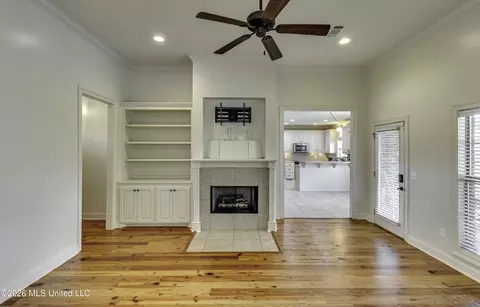 Living - 126 W Pinebrook Dr, Brandon, MS 39047 photo 4 of 6