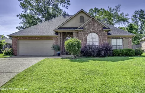 126 W Pinebrook Dr, Brandon, MS 39047