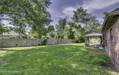 Exterior - 126 W Pinebrook Dr, Brandon, MS 39047 photo 6 of 9