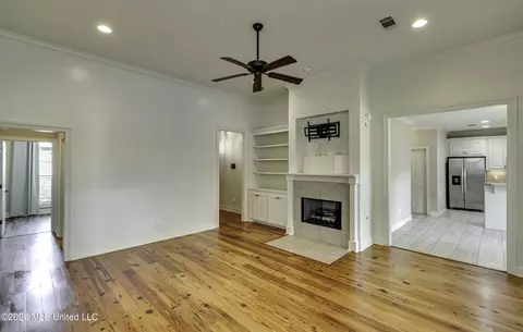 Living - 126 W Pinebrook Dr, Brandon, MS 39047 photo 5 of 6