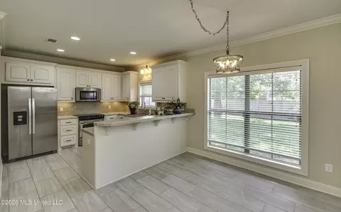 Kitchen - 126 W Pinebrook Dr, Brandon, MS 39047 photo 1 of 7