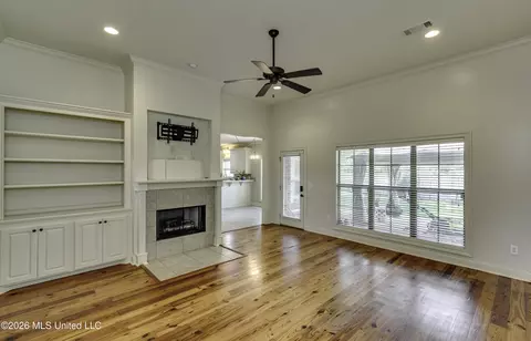 Living - 126 W Pinebrook Dr, Brandon, MS 39047 photo 3 of 6