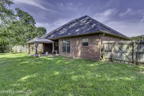 Exterior - 126 W Pinebrook Dr, Brandon, MS 39047 photo 7 of 9