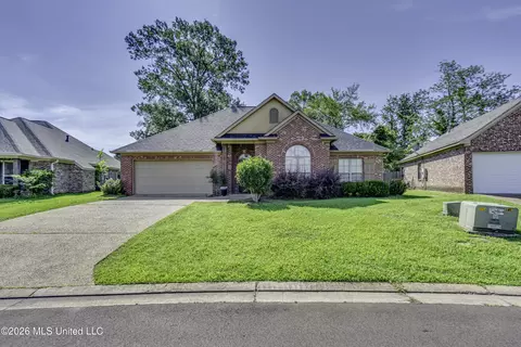 Exterior - 126 W Pinebrook Dr, Brandon, MS 39047 photo 3 of 9