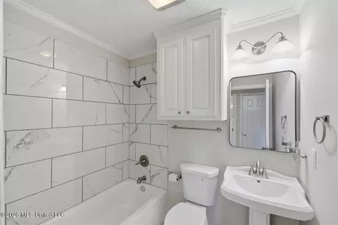 Bath - 203 Brenmar St, Brandon, MS 39042 photo 2 of 2