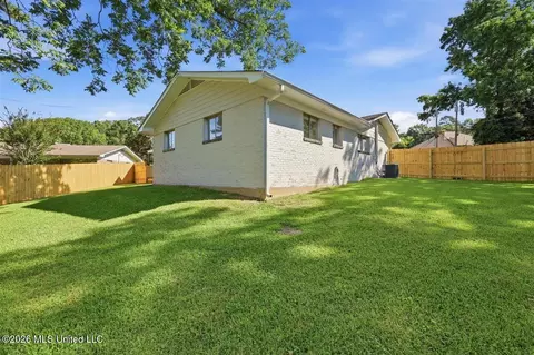 Exterior - 203 Brenmar St, Brandon, MS 39042 photo 6 of 7