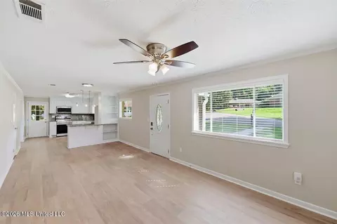 Living - 203 Brenmar St, Brandon, MS 39042 photo 3 of 5