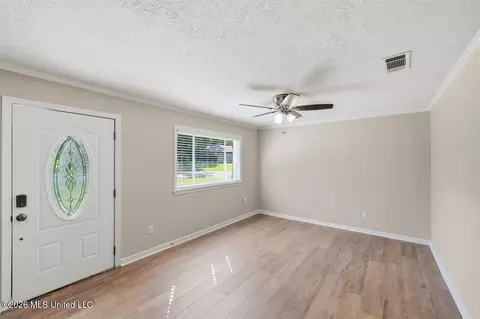 Living - 203 Brenmar St, Brandon, MS 39042 photo 2 of 5
