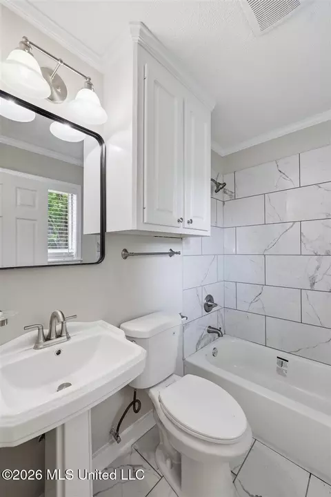 Bath - 203 Brenmar St, Brandon, MS 39042 photo 1 of 2