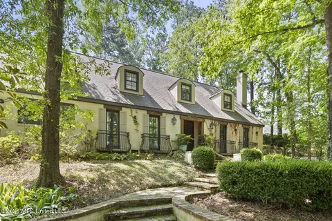 3838 Redbud Rd, Jackson, MS 39211