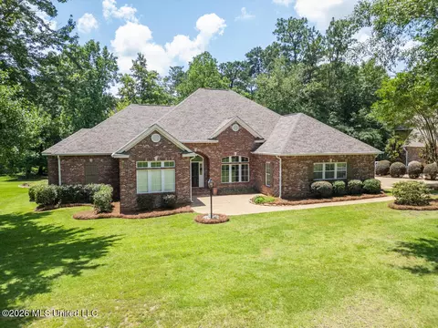 227 Timberton Dr, Hattiesburg, MS 39401