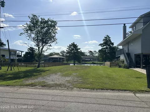 15024 Choctaw Dr, Kiln, MS 39556