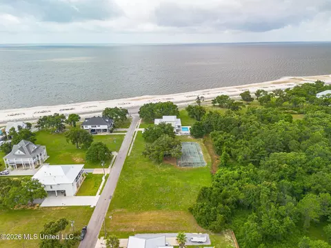 212 S Island View Ave, Long Beach, MS 39560