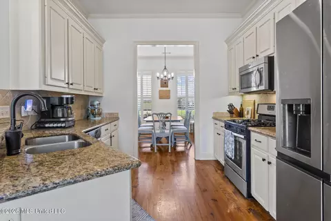 Kitchen - 102 Oak Meadow Ct, Clinton, MS 39056 photo 4 of 5