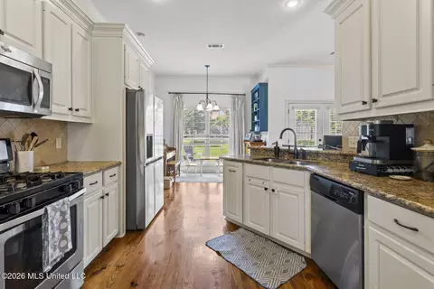Kitchen - 102 Oak Meadow Ct, Clinton, MS 39056 photo 1 of 5