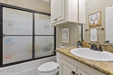 Bath - 102 Oak Meadow Ct, Clinton, MS 39056 photo 2 of 3