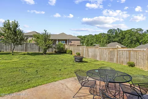 Exterior - 102 Oak Meadow Ct, Clinton, MS 39056 photo 4 of 7
