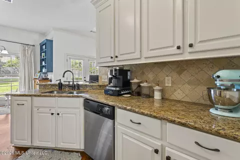 Kitchen - 102 Oak Meadow Ct, Clinton, MS 39056 photo 3 of 5