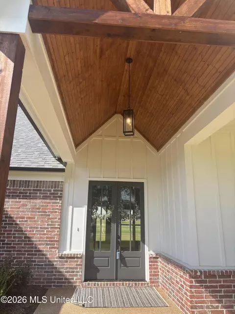 Exterior - 1710 Cane Creek Dr, Hernando, MS 38632 photo 2 of 5