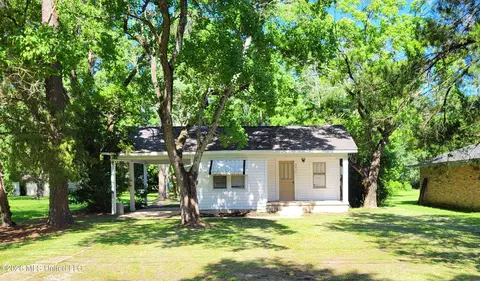 6912 N Springwater St, Moss Point, MS 39563