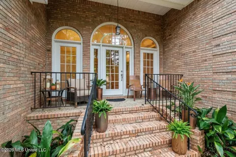 28 Canebrake Blvd, Hattiesburg, MS 39402