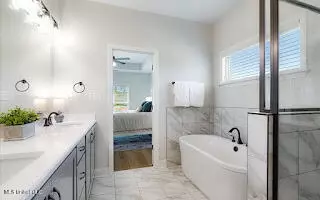 Bath - 2111 Scott Mdws Ln, Hernando, MS 38632 photo 1 of 3