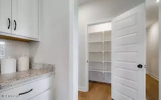 Entry Way - 2111 Scott Mdws Ln, Hernando, MS 38632 photo 6 of 8