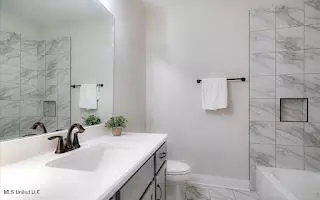 Bath - 2111 Scott Mdws Ln, Hernando, MS 38632 photo 2 of 3