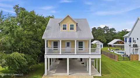 311 Waveland Ave, Waveland, MS 39576